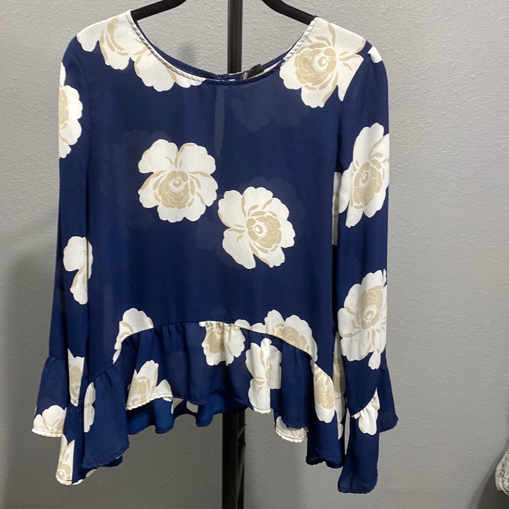 A.N.A. Top. Size Medium